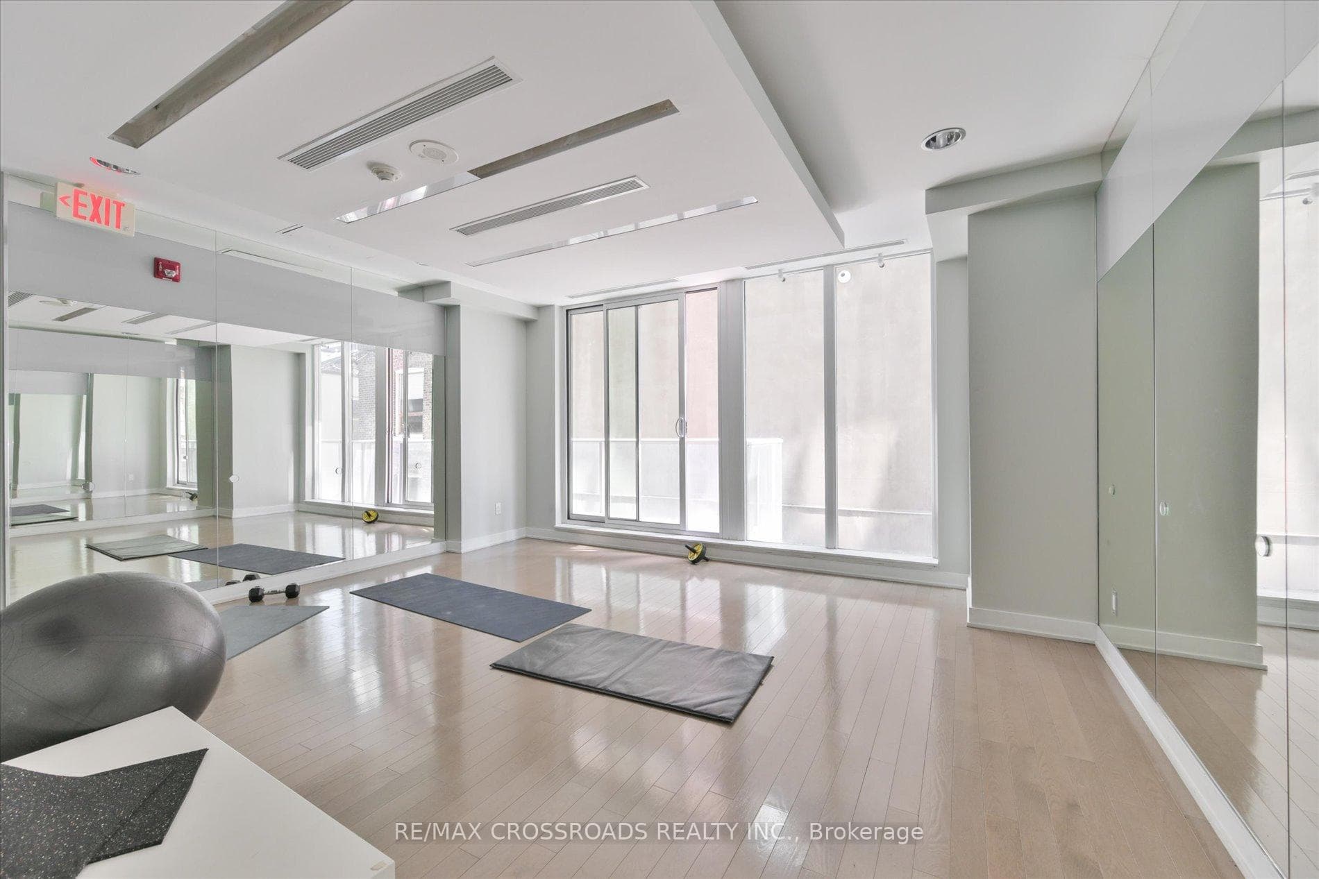 126 Simcoe Street Unit 506 photo 23