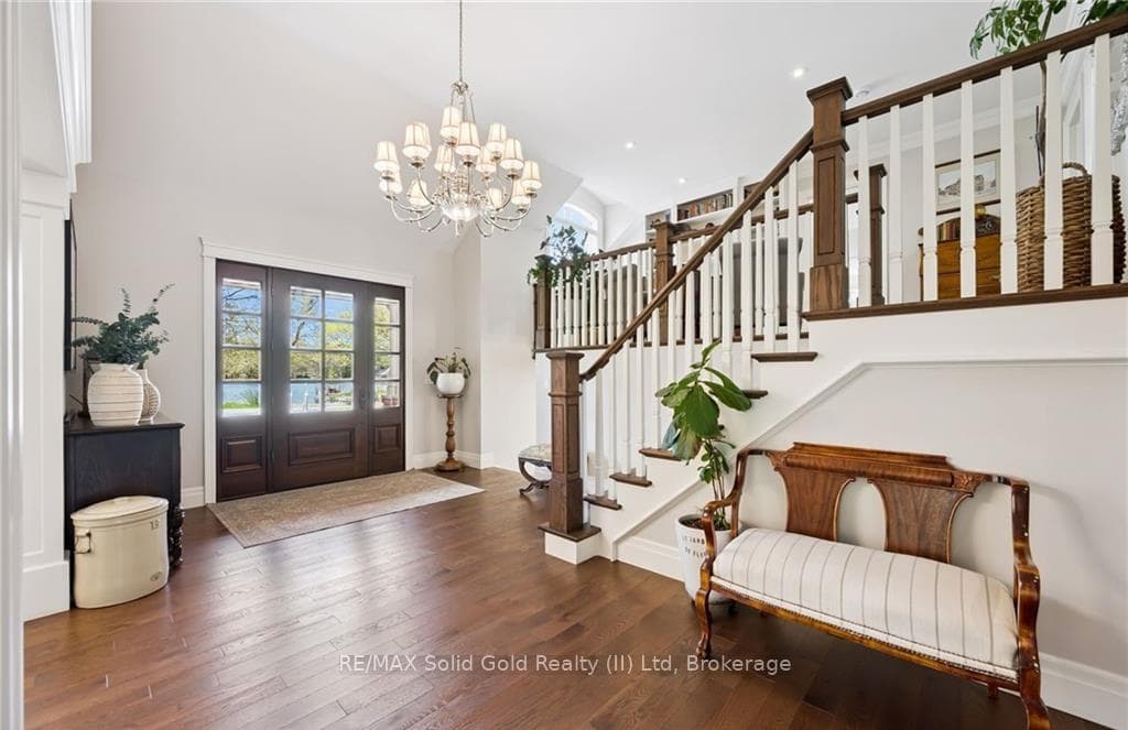 2073 Maplewood Road photo 5