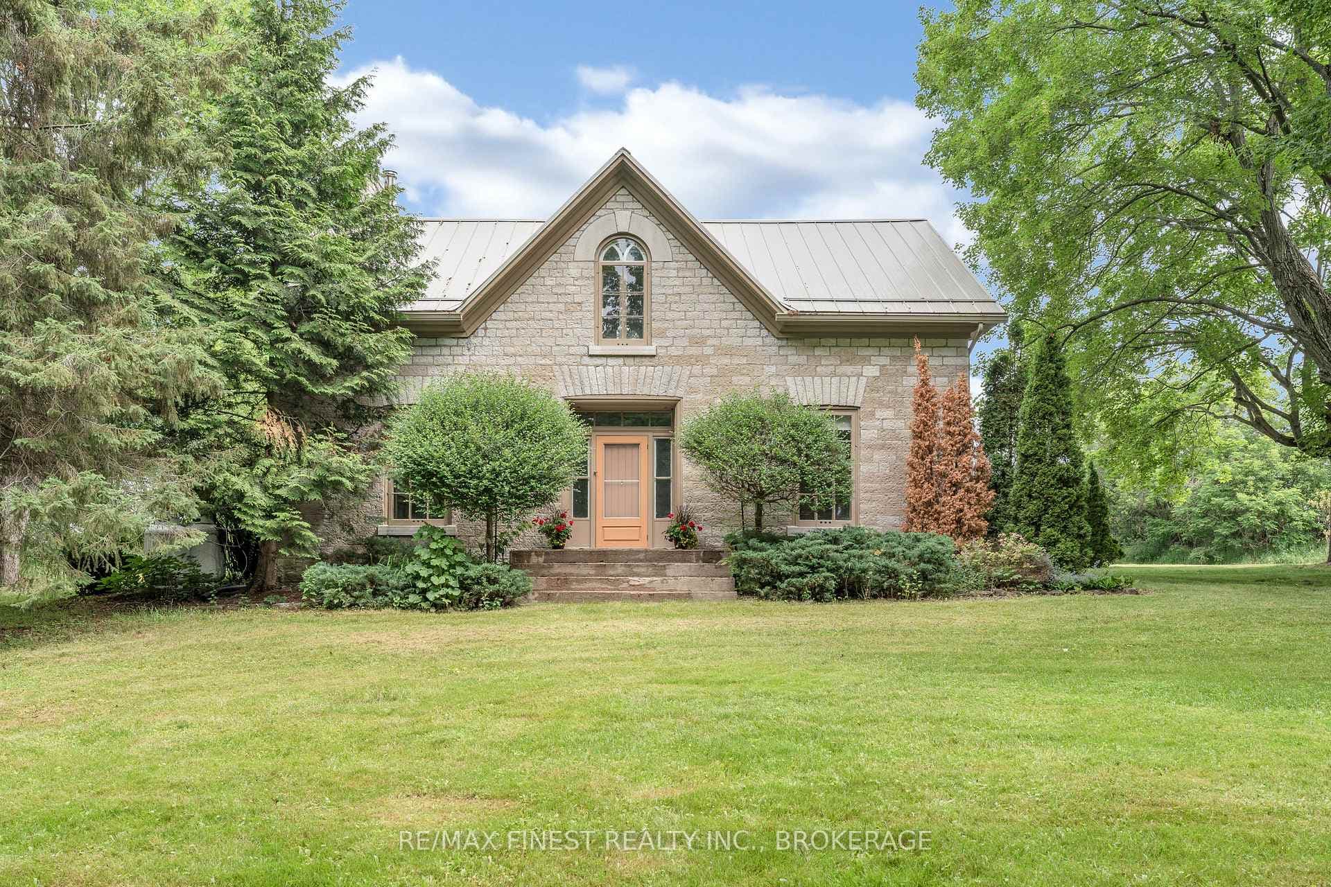 4247 Henderson Road photo 1