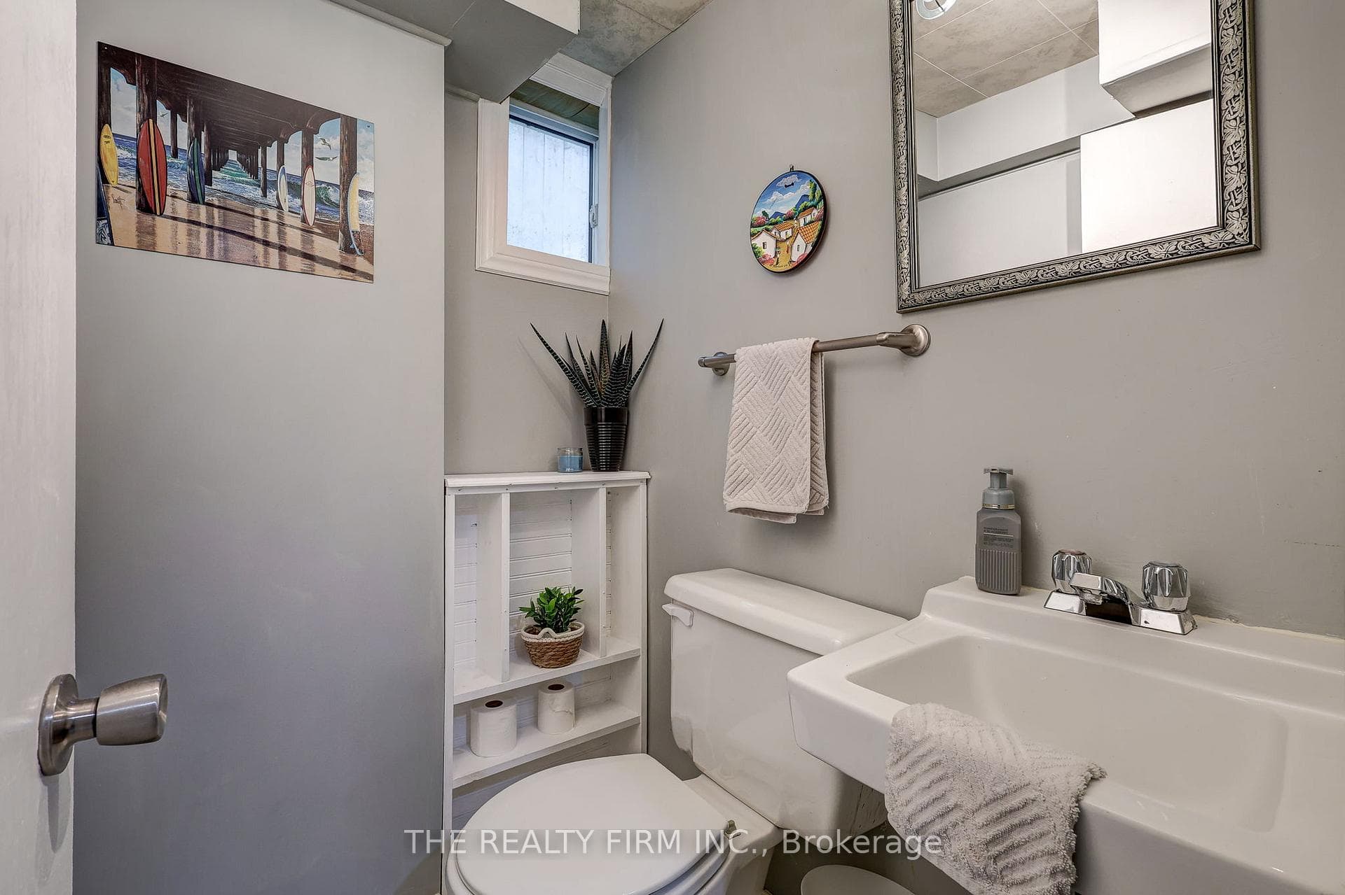 697 Victoria Street photo 28