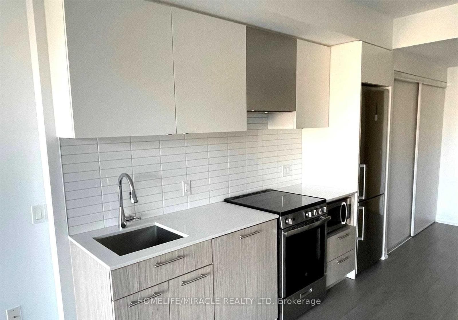 251 Jarvis Street Unit 1605 photo 2