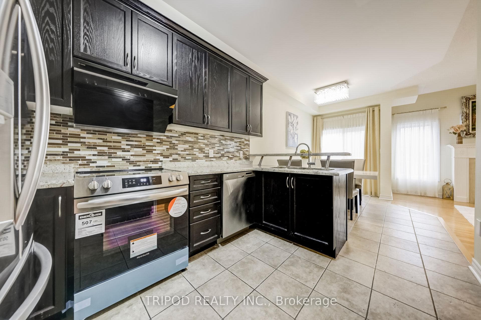 10 White Spruce Crescent photo 6