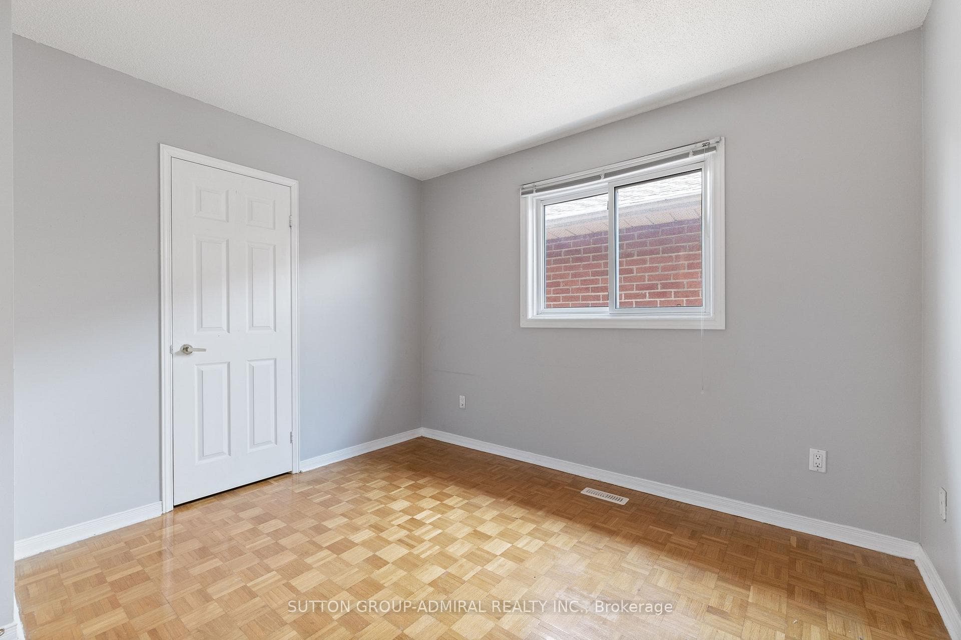 28 White Boulevard photo 22