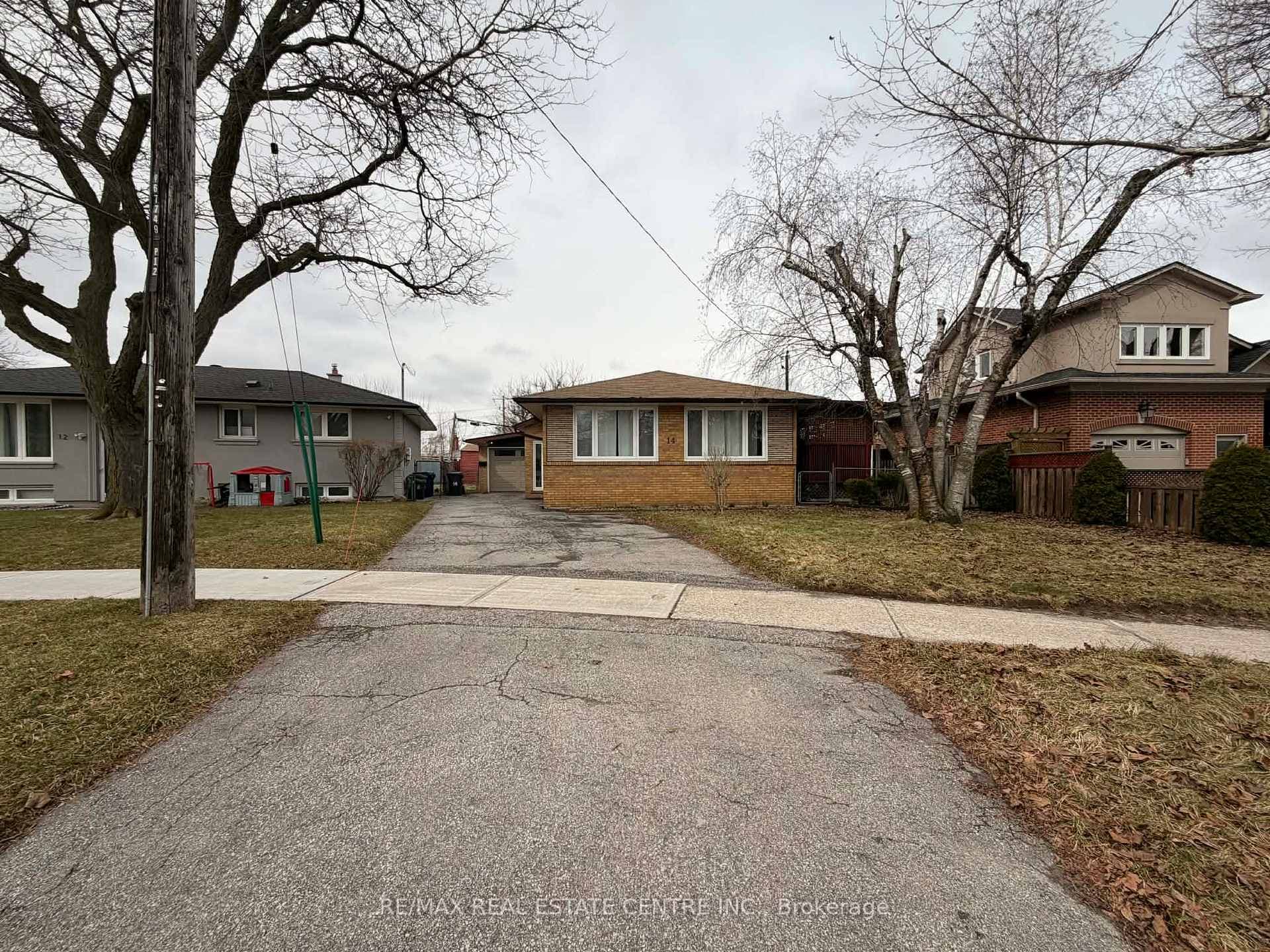 14 Cora Crescent photo 2