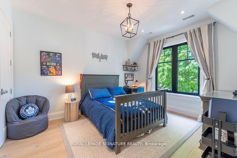158 Angelene Street photo 30