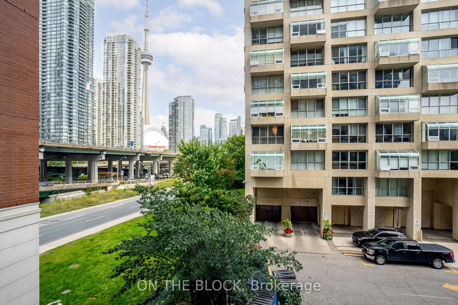 500 Queens Quay Unit 309E photo 7