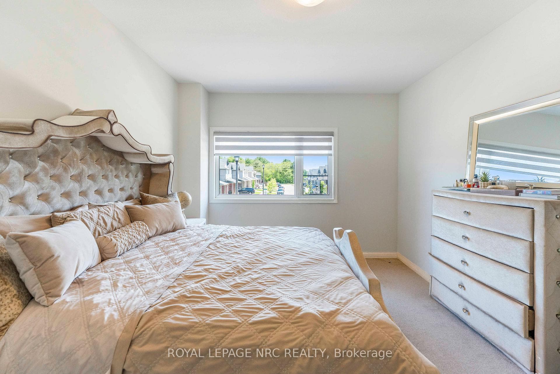 12 Swan Avenue photo 24