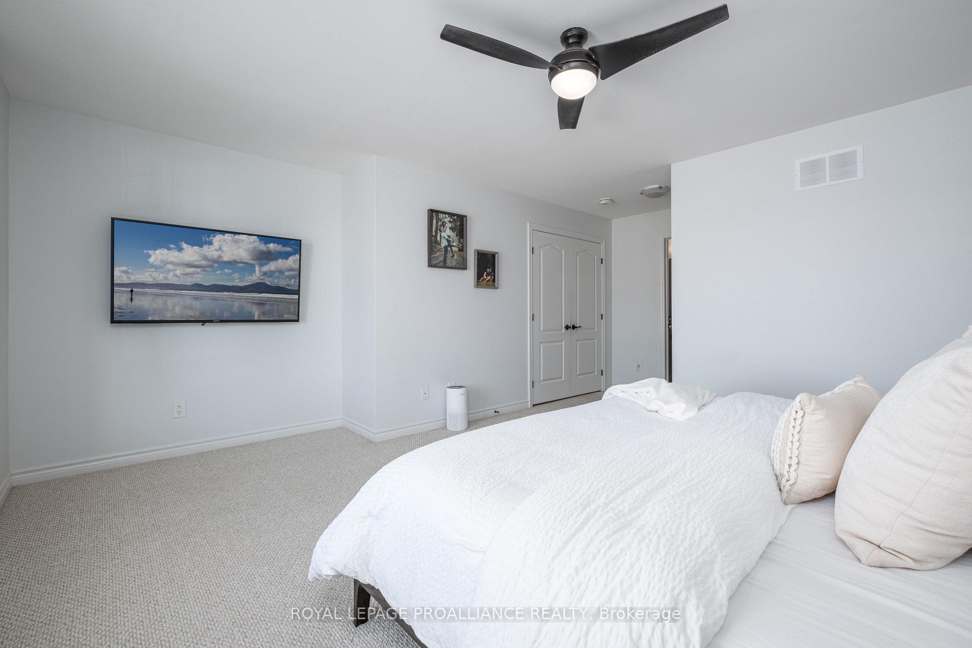 648 Halloway Drive photo 24