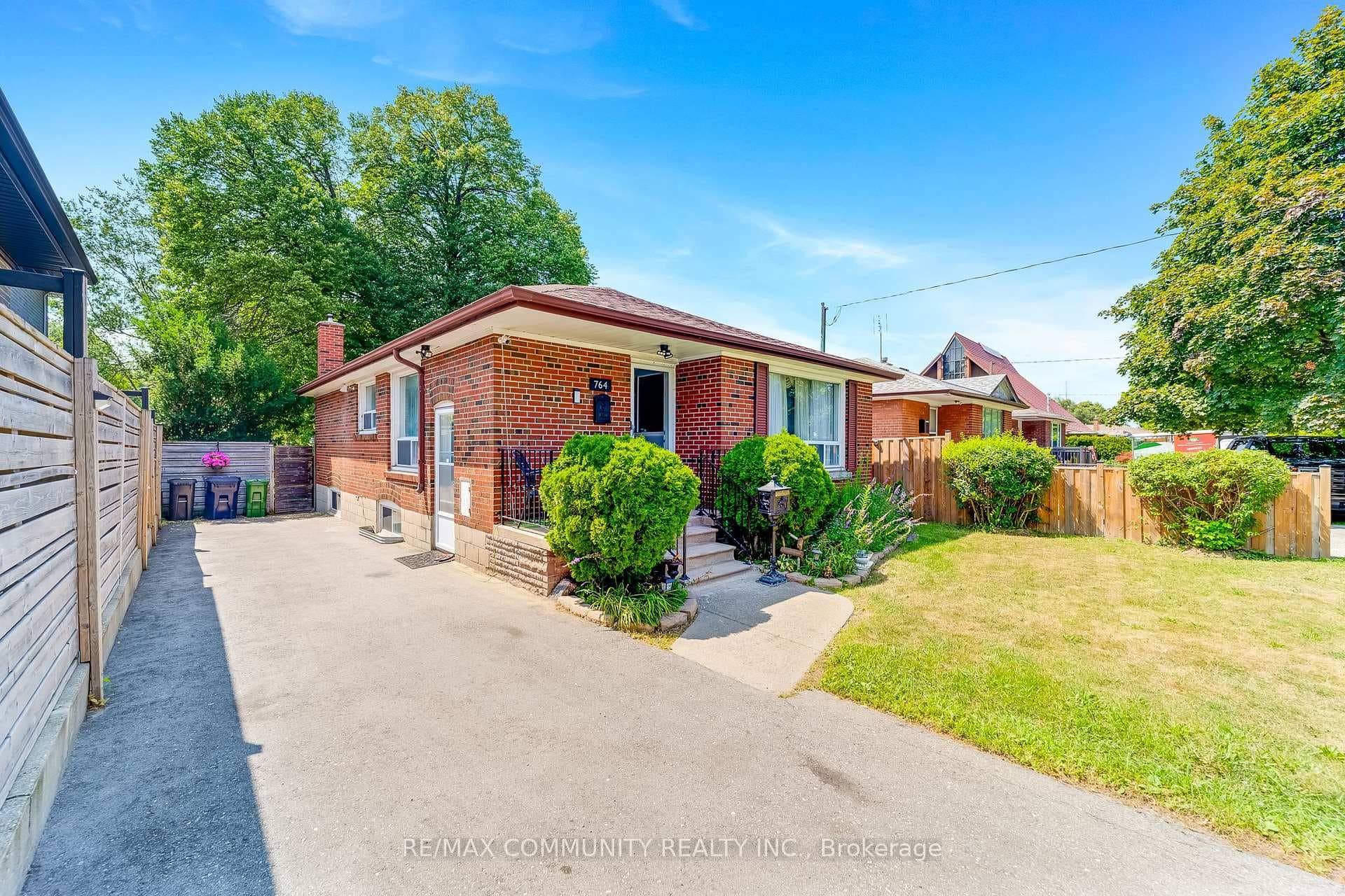 764 Brimley Road photo 4
