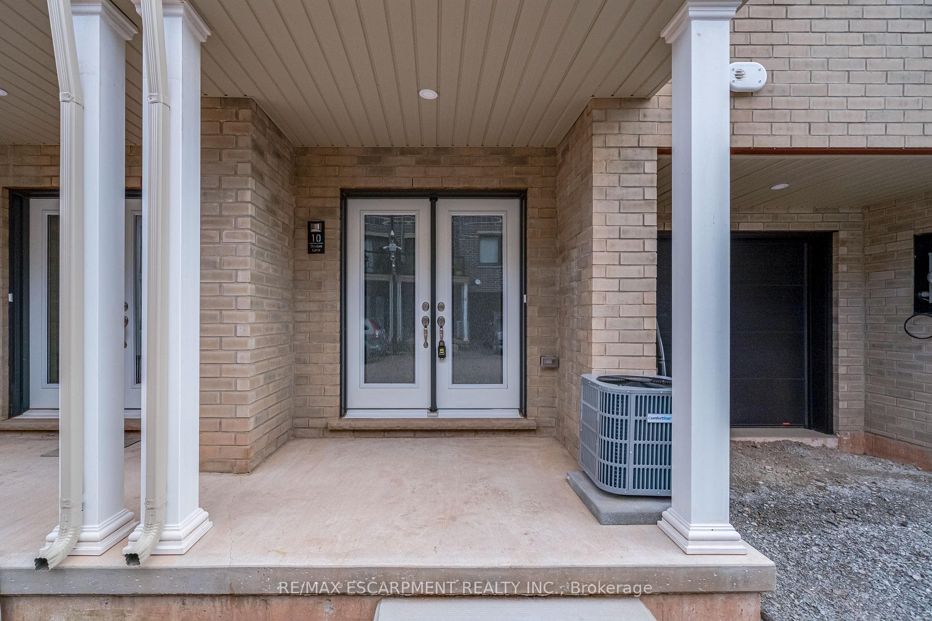 10 Dryden Lane photo 2