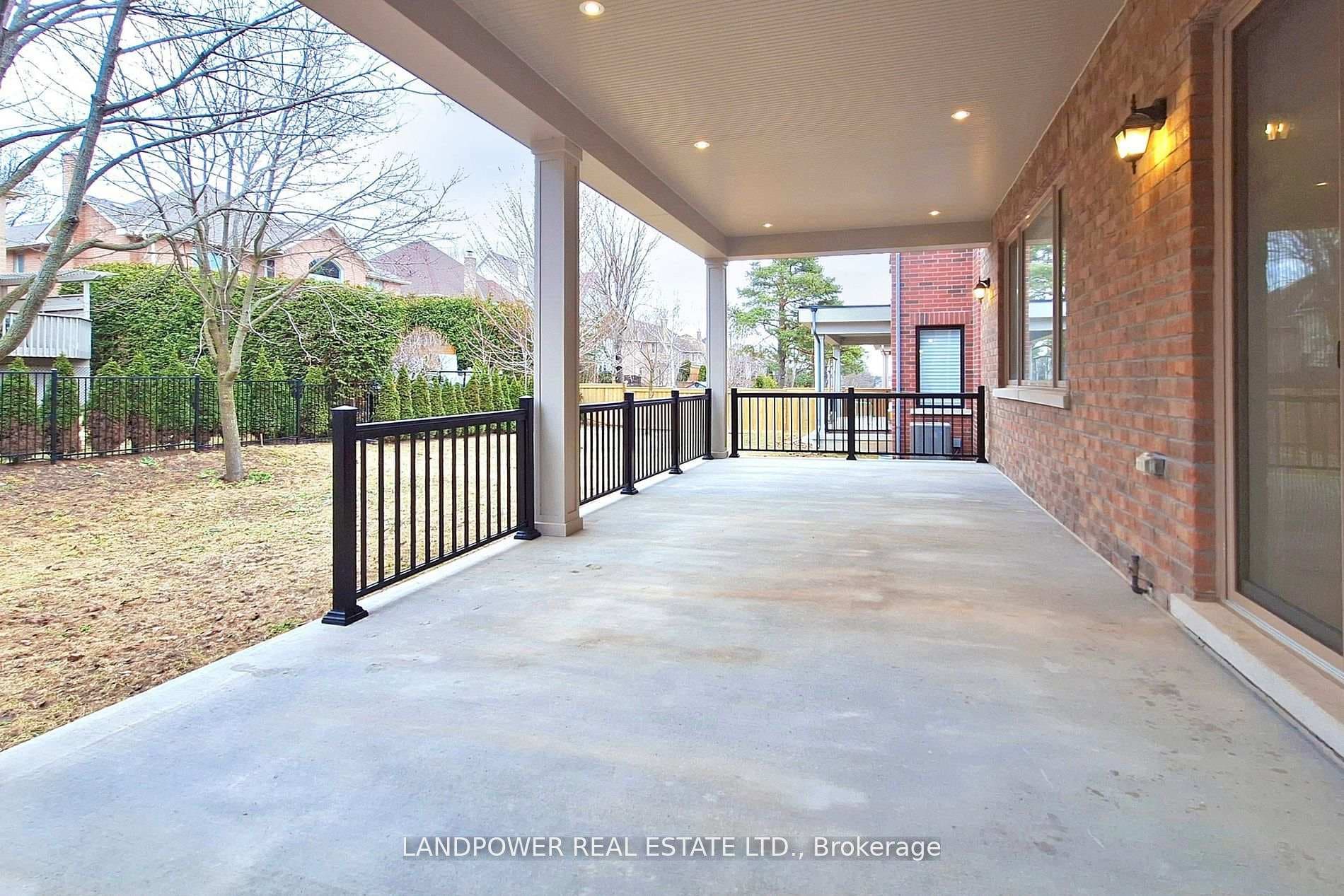 52 Klees Crescent photo 34