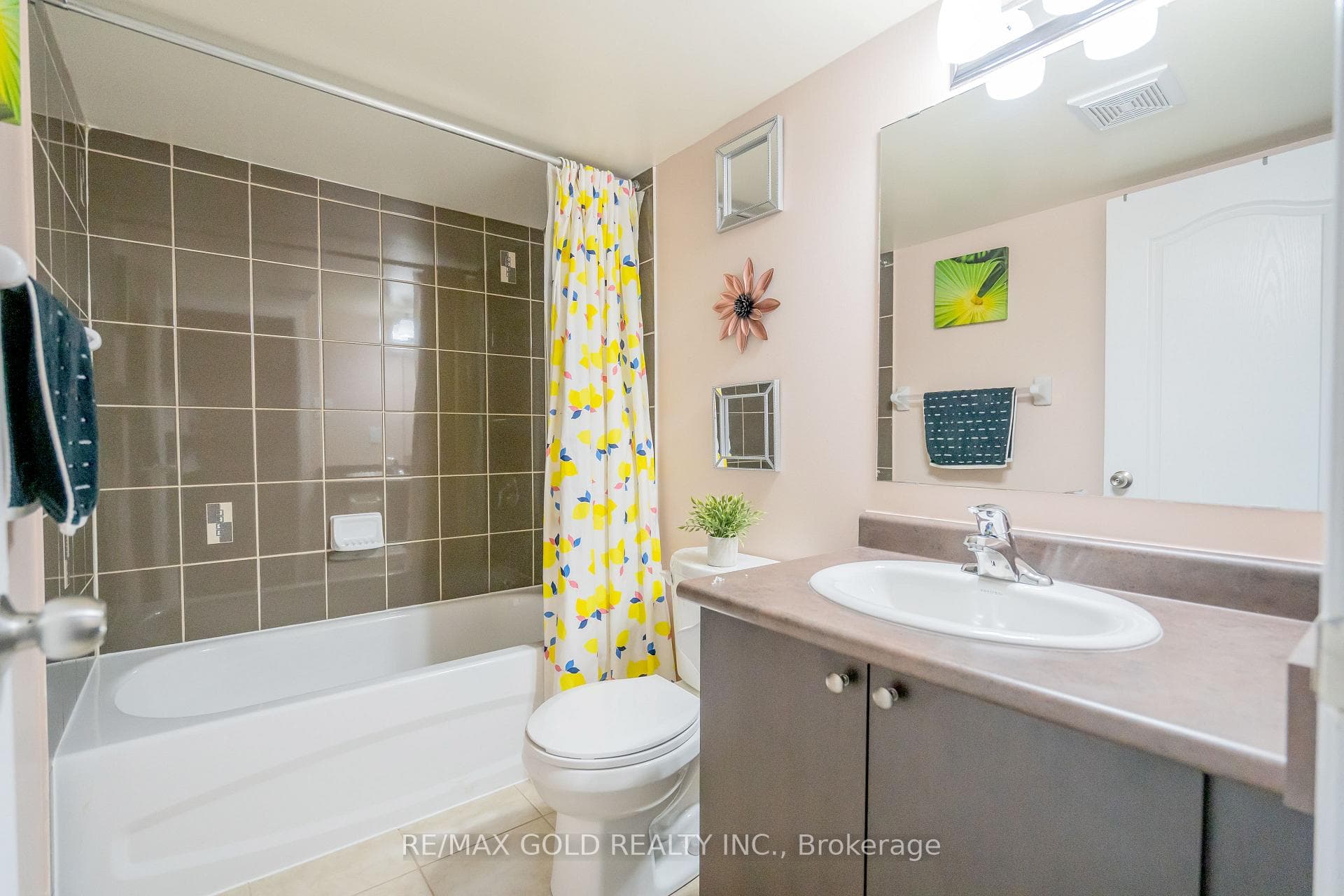 60 Sussexvale Drive photo 33