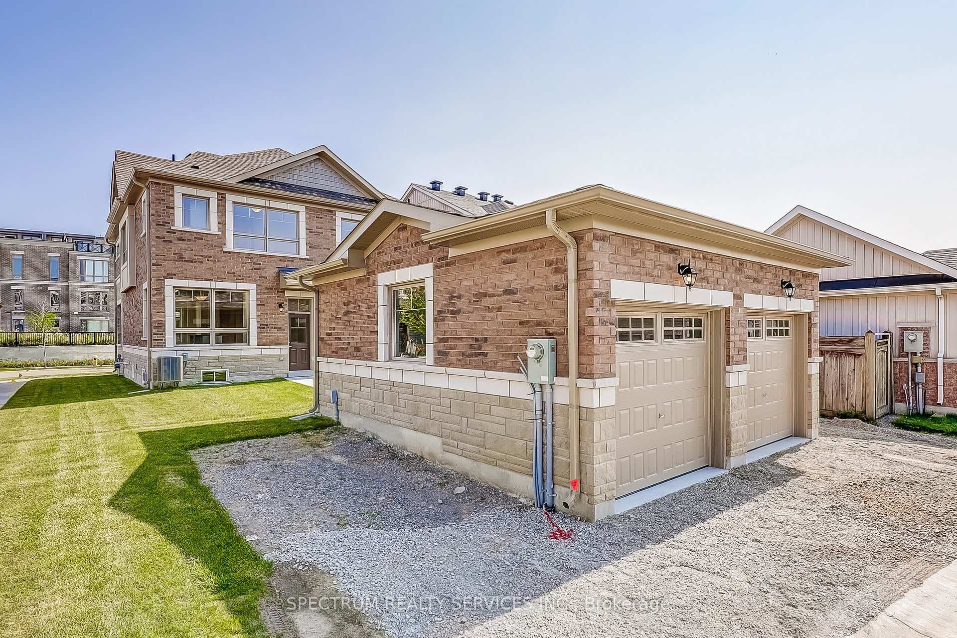 38 Lindcrest Manor photo 35