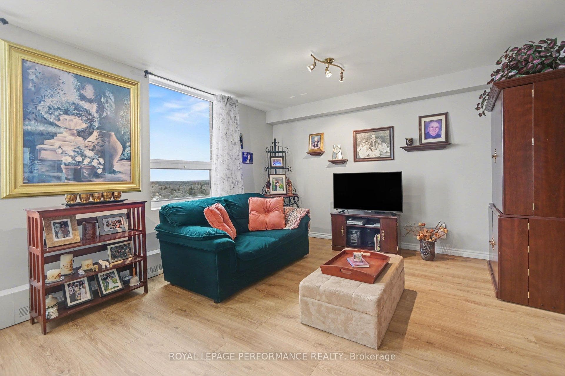665 Bathgate Drive Unit 1505 photo 23