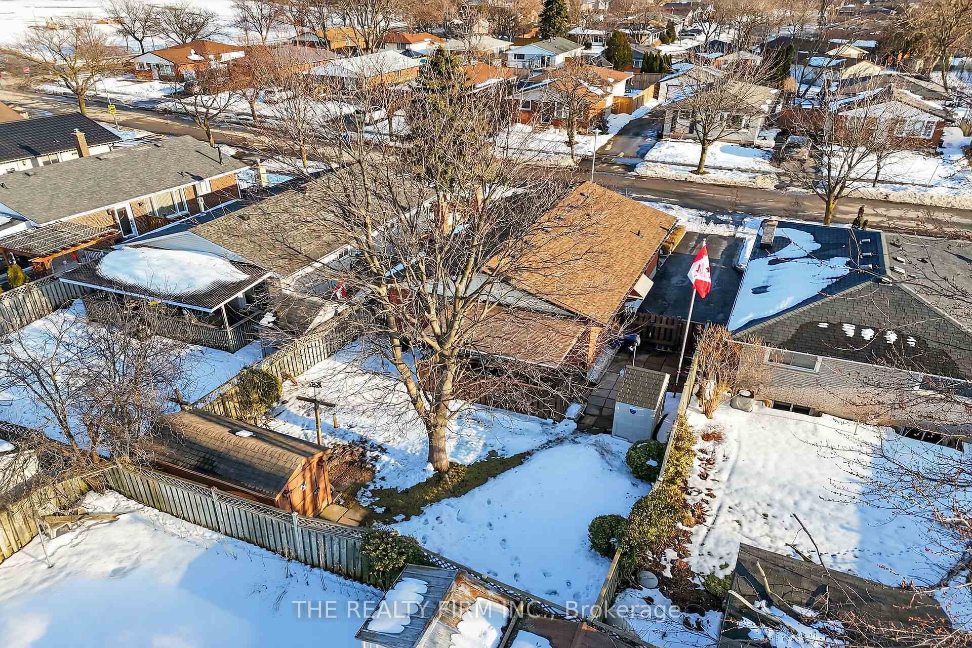 20 Harding Crescent photo 31