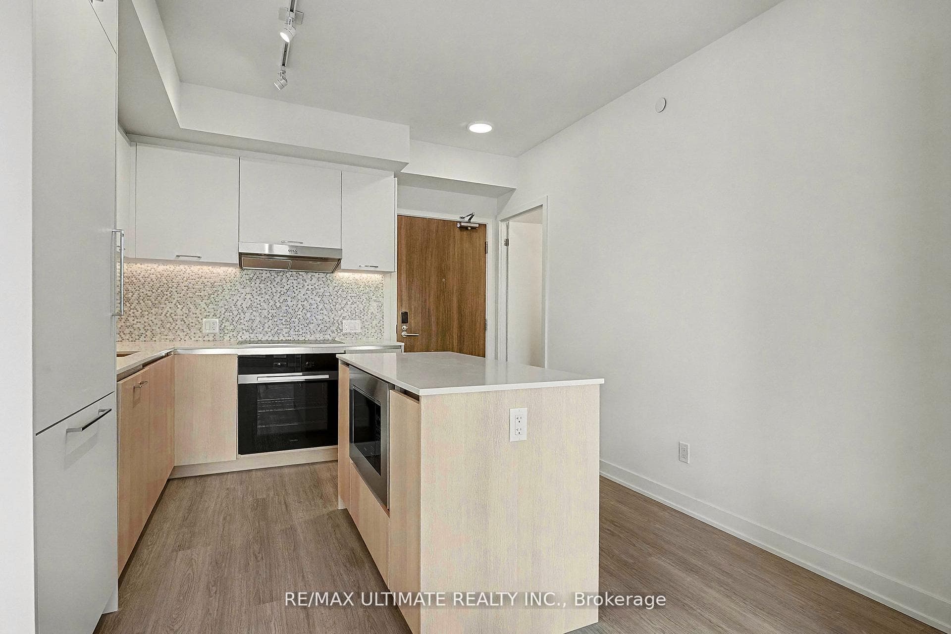8188 Yonge Street Unit 727 photo 7