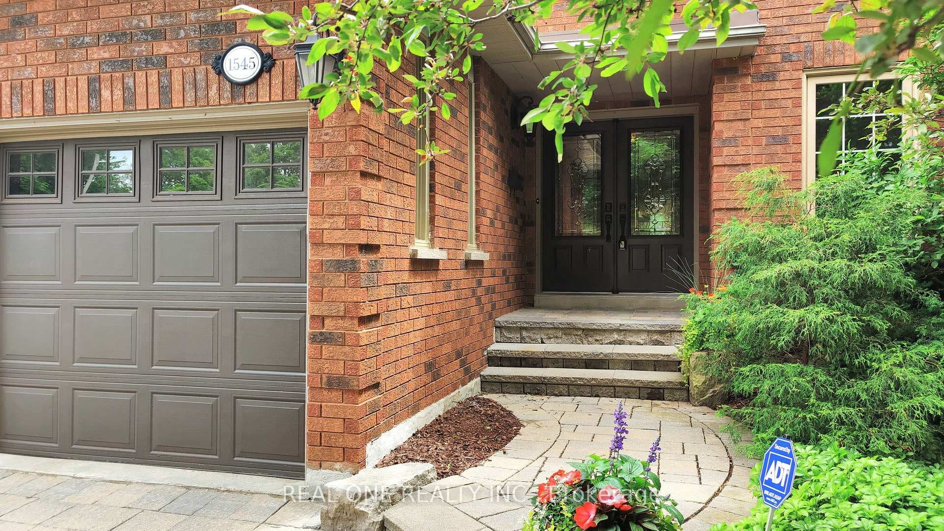 1545 Stationmaster Lane photo 3