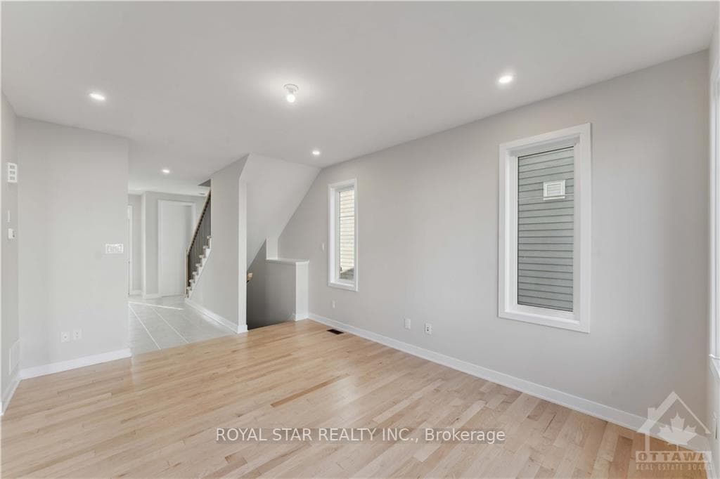 126 HACKAMORE Crescent photo 9