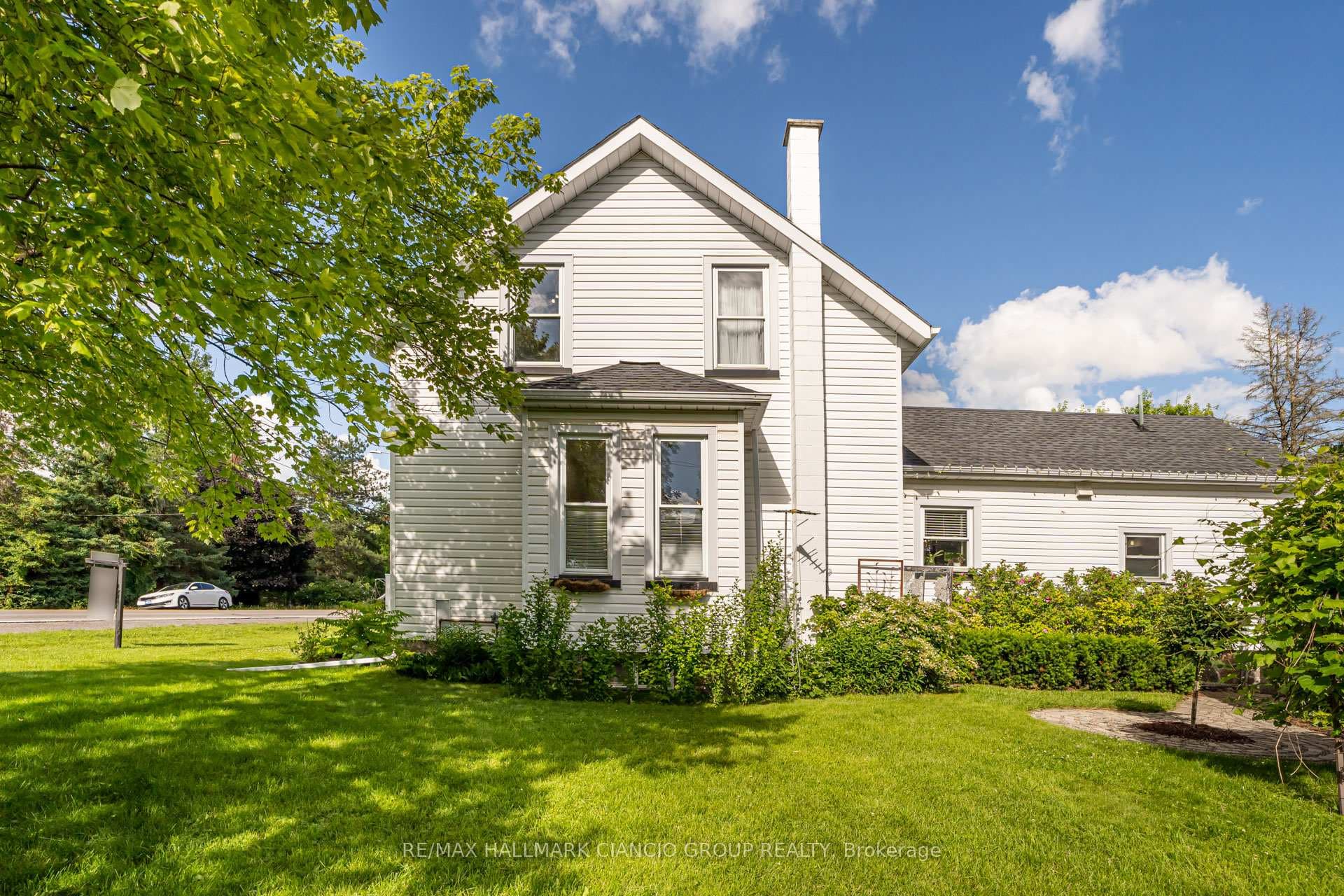 1733 Central Street photo 35