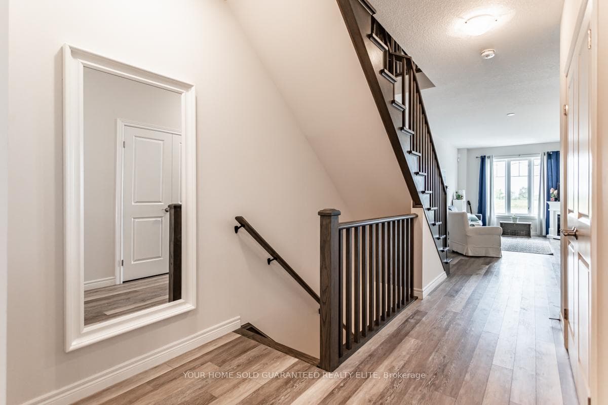 120 Dunrobin Lane photo 3