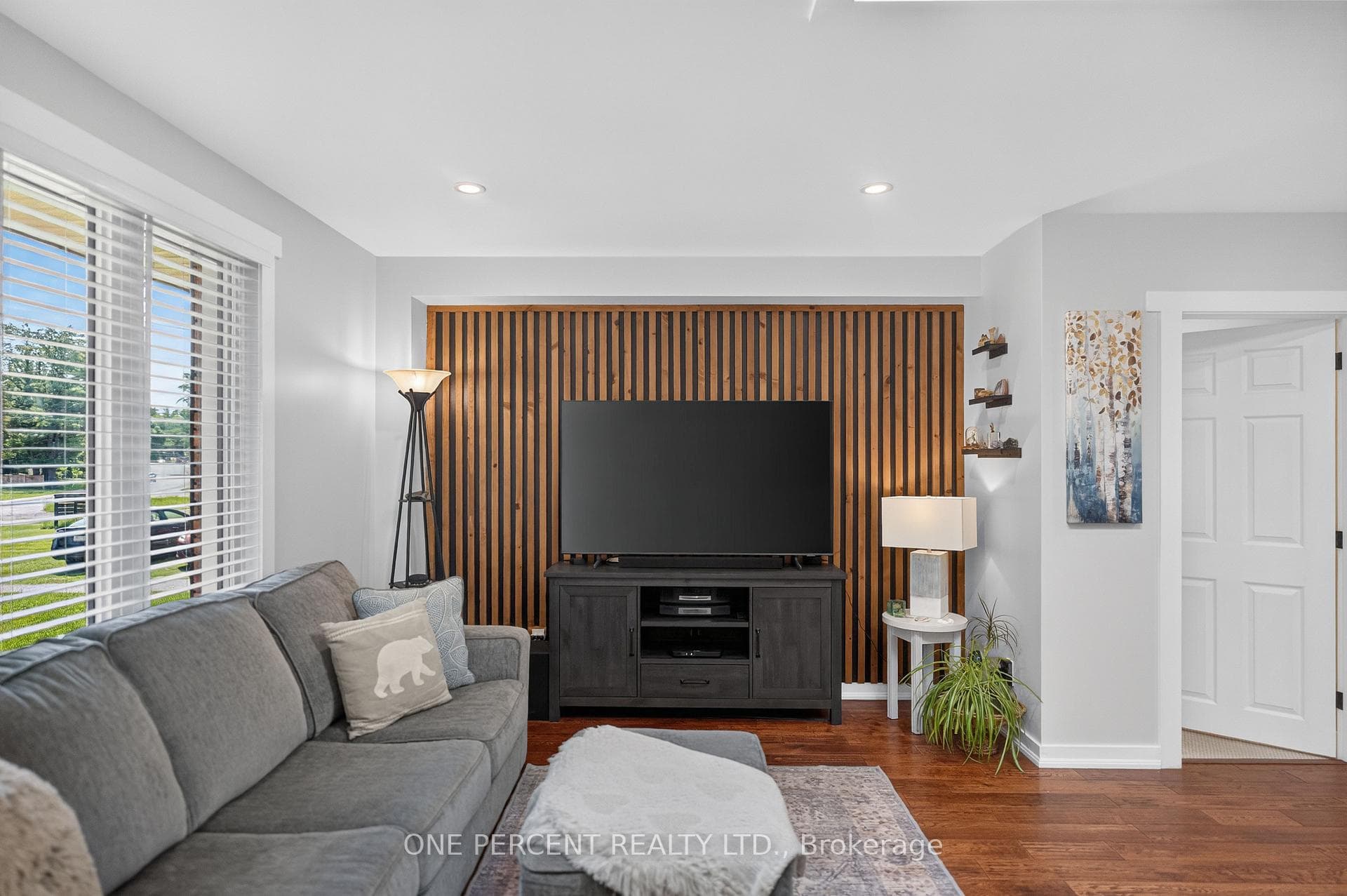 412 MANITOBA Street photo 11