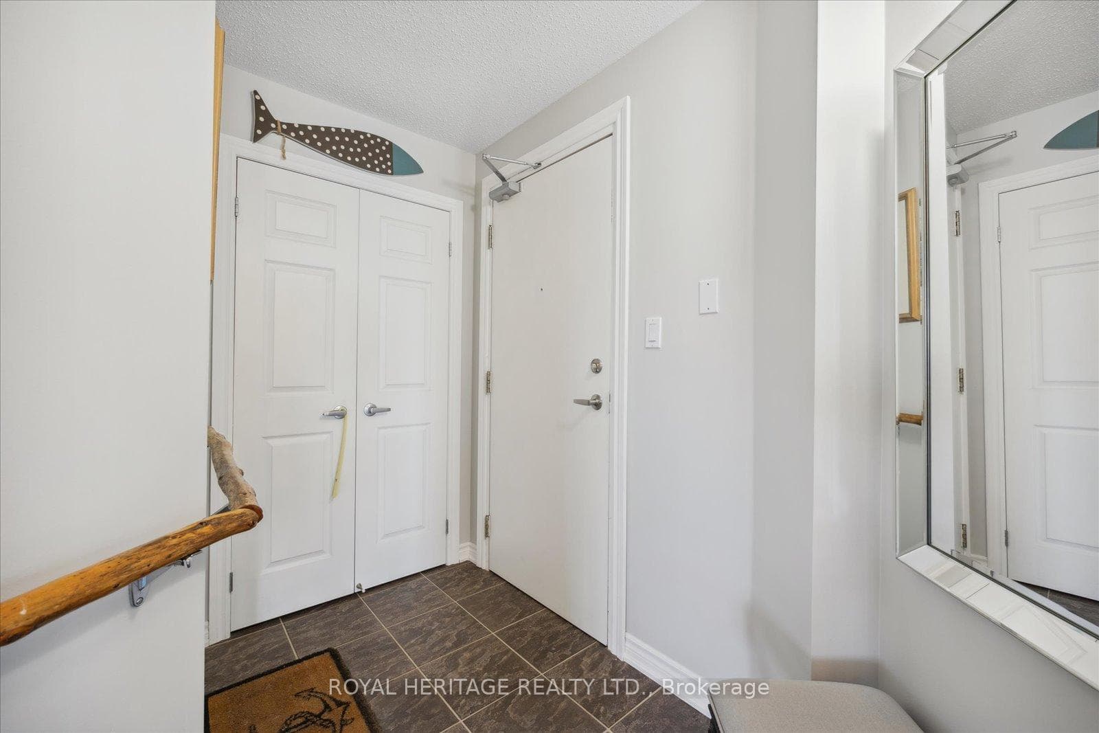 385 Lakebreeze Drive Unit 301 photo 5