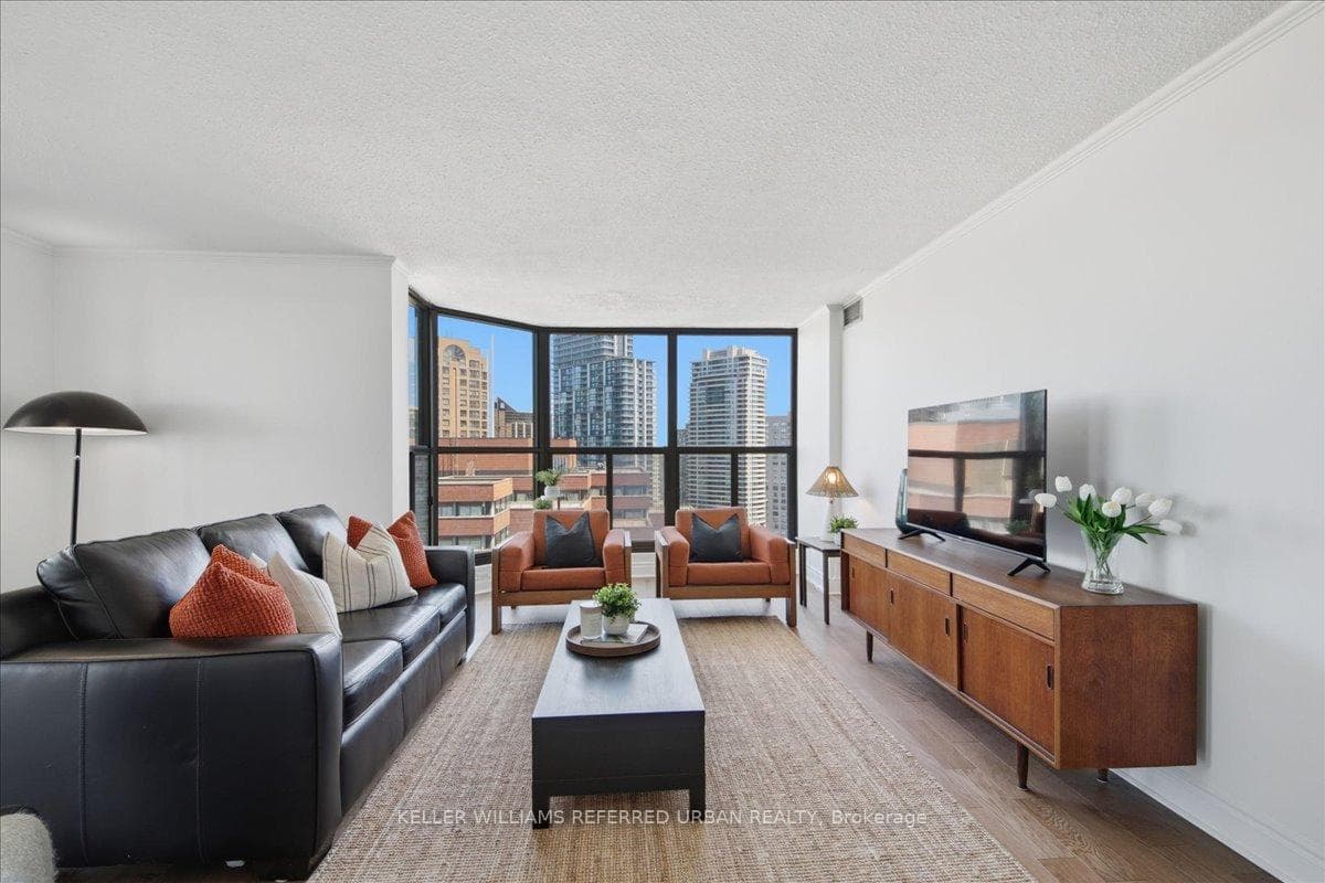33 Elmhurst Avenue Unit 2009 photo 9
