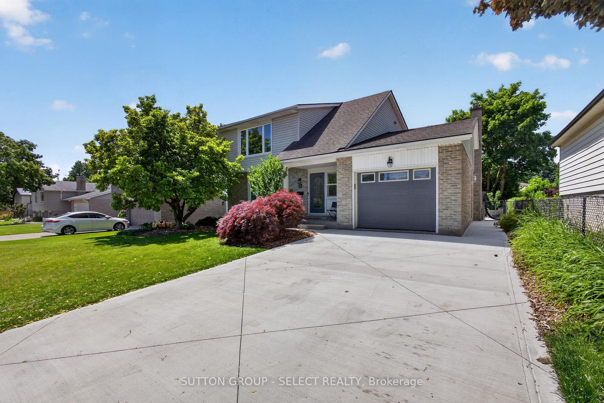 33 Farnham Crescent photo 1