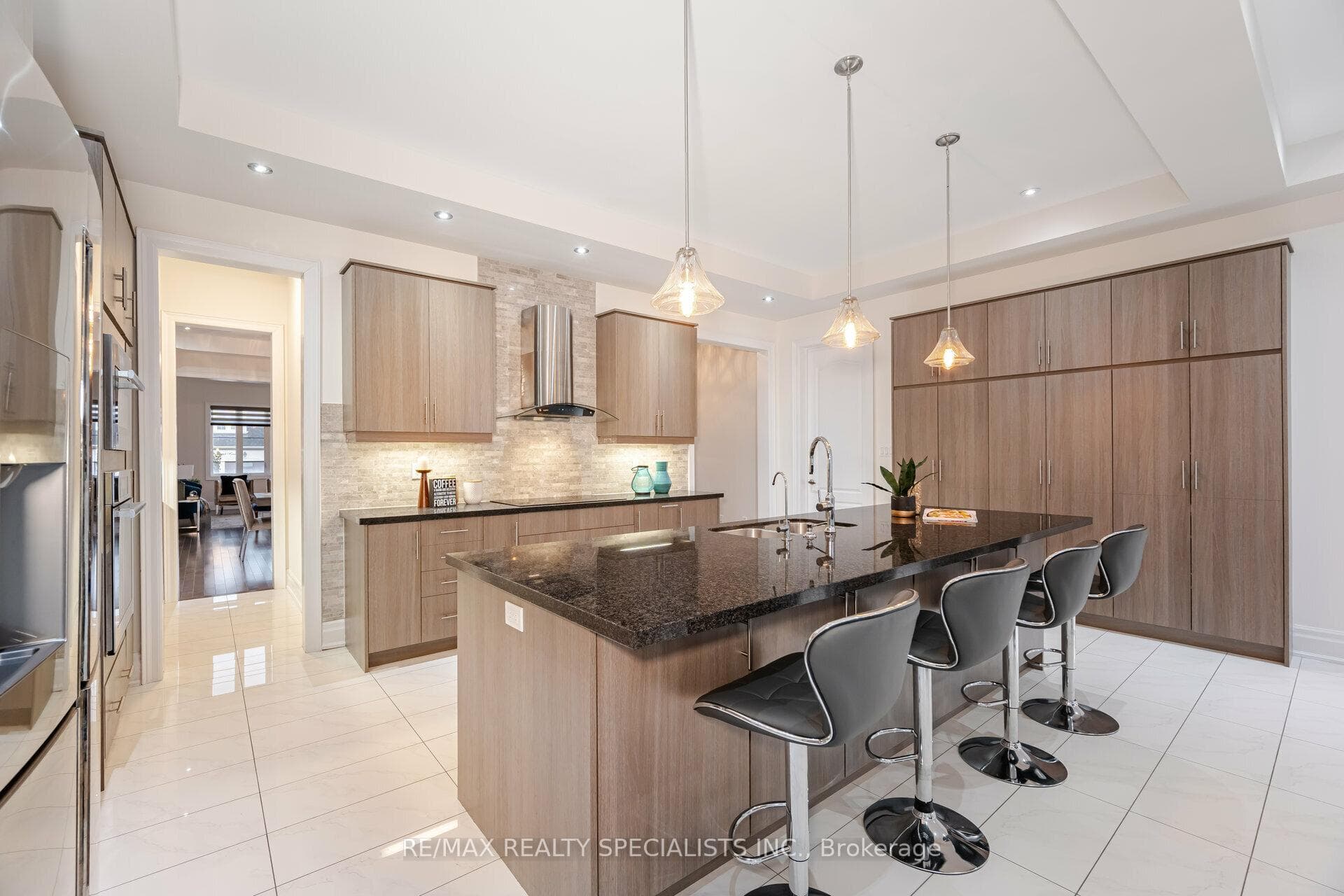 18 Falkland Road photo 10