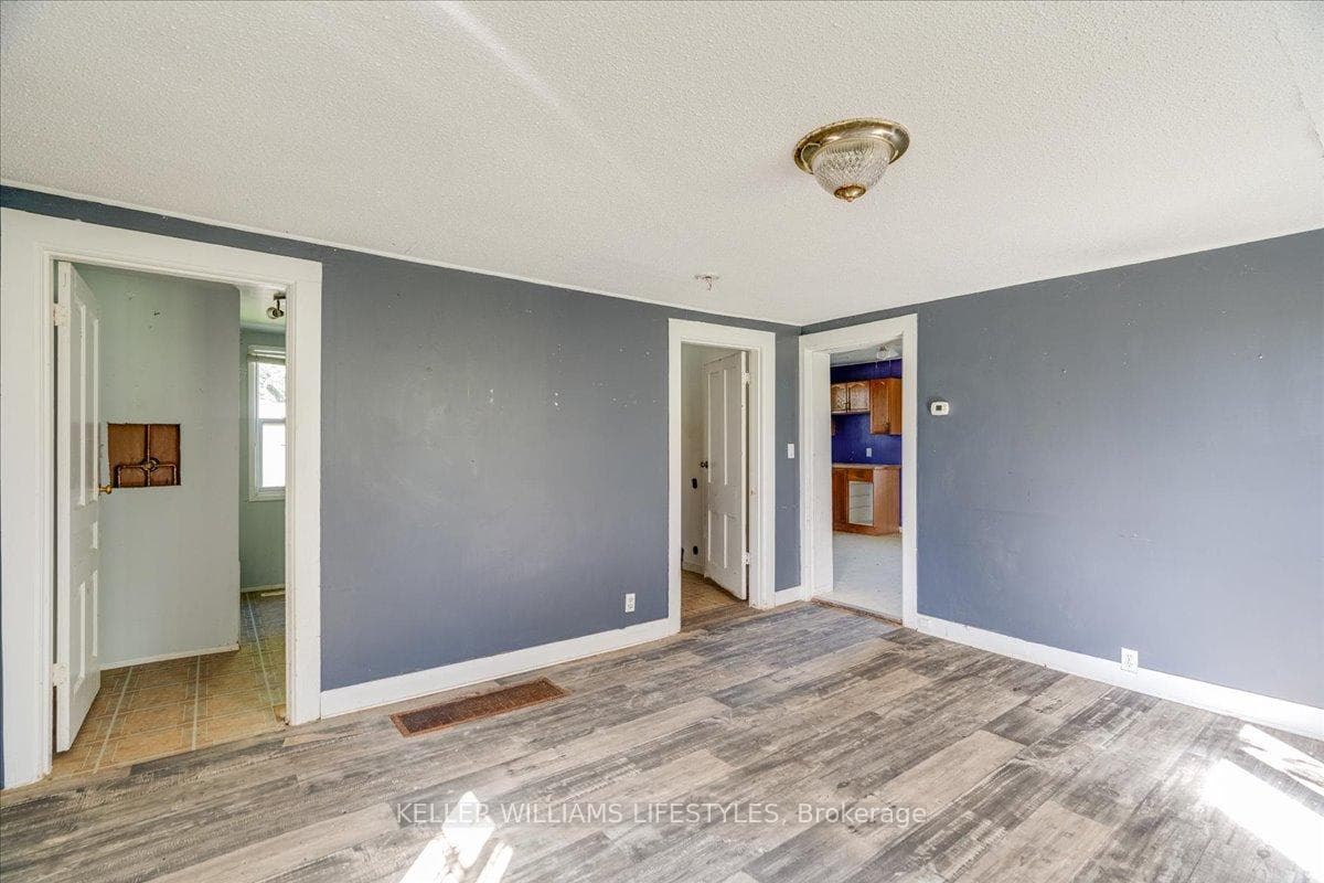 6079 Longwoods Road photo 10