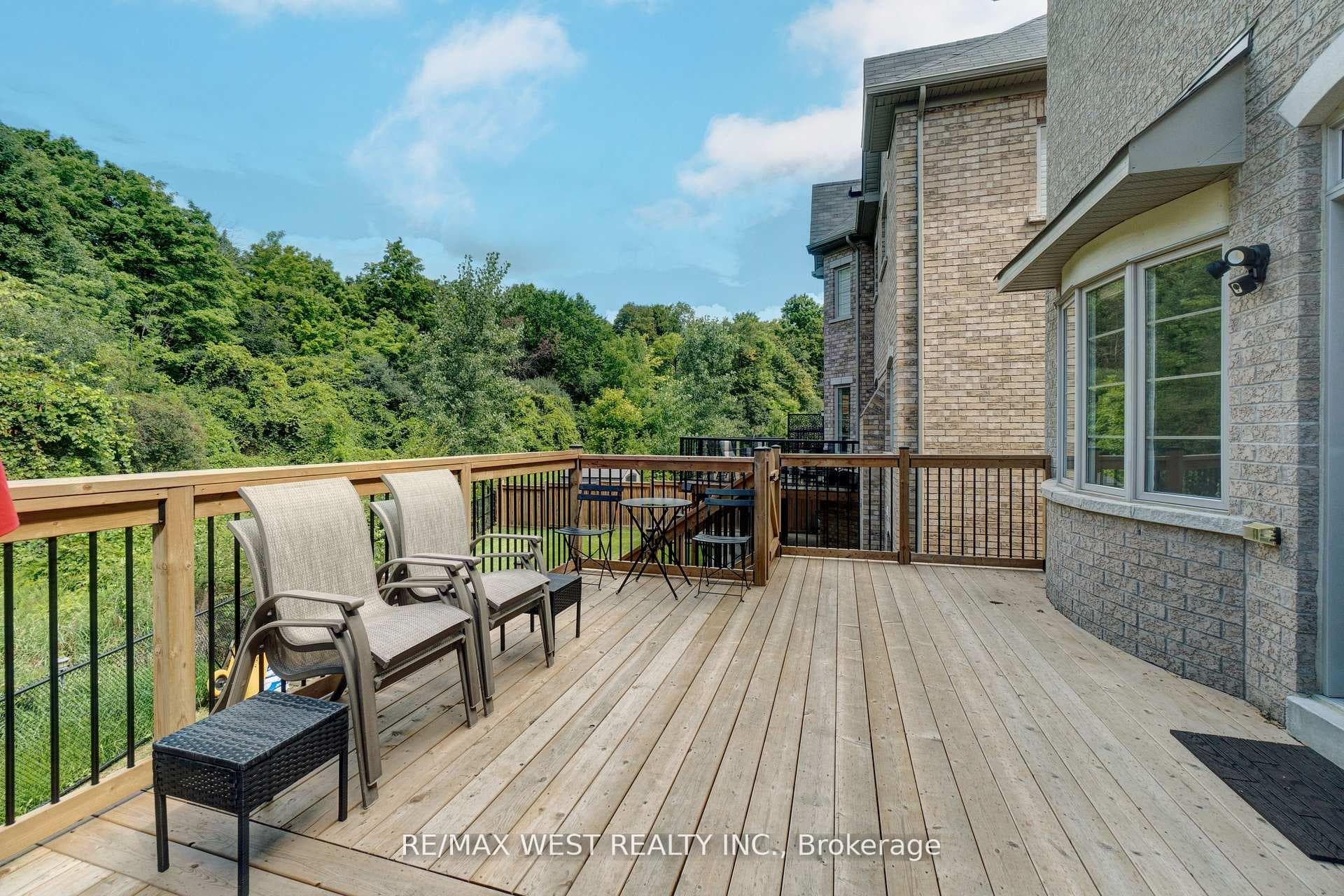 32 Brookwater Crescent photo 18