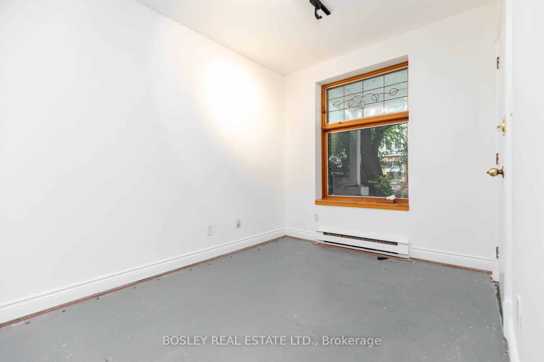 415 Wellesley Street photo 5