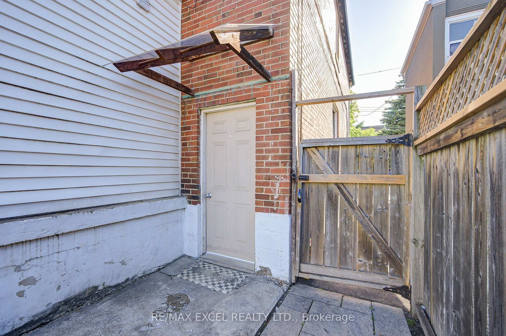 523 Delaware Avenue photo 38