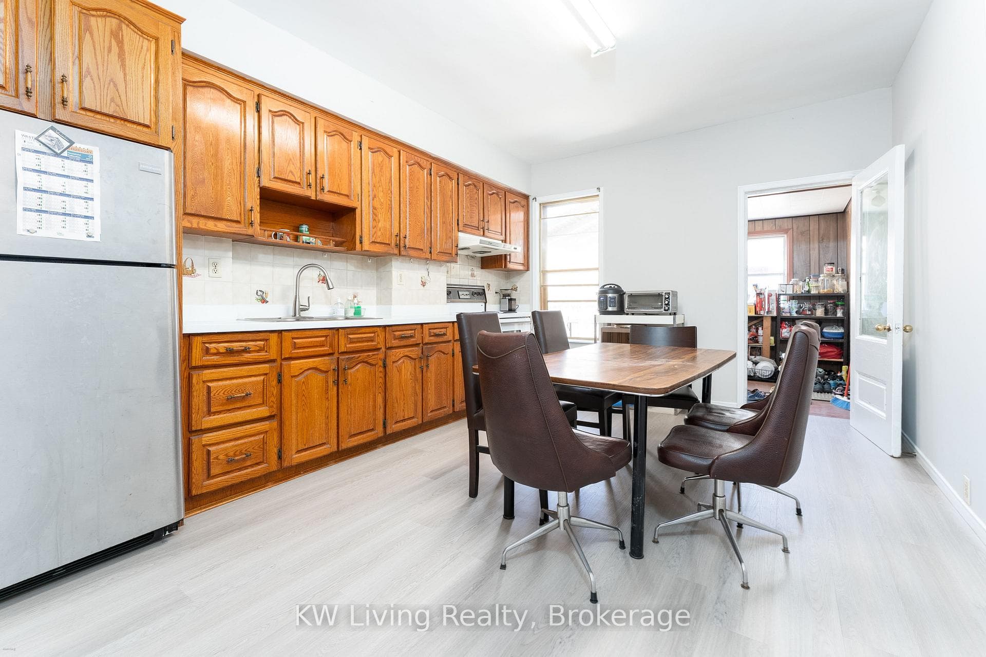 299 Grace Street photo 9