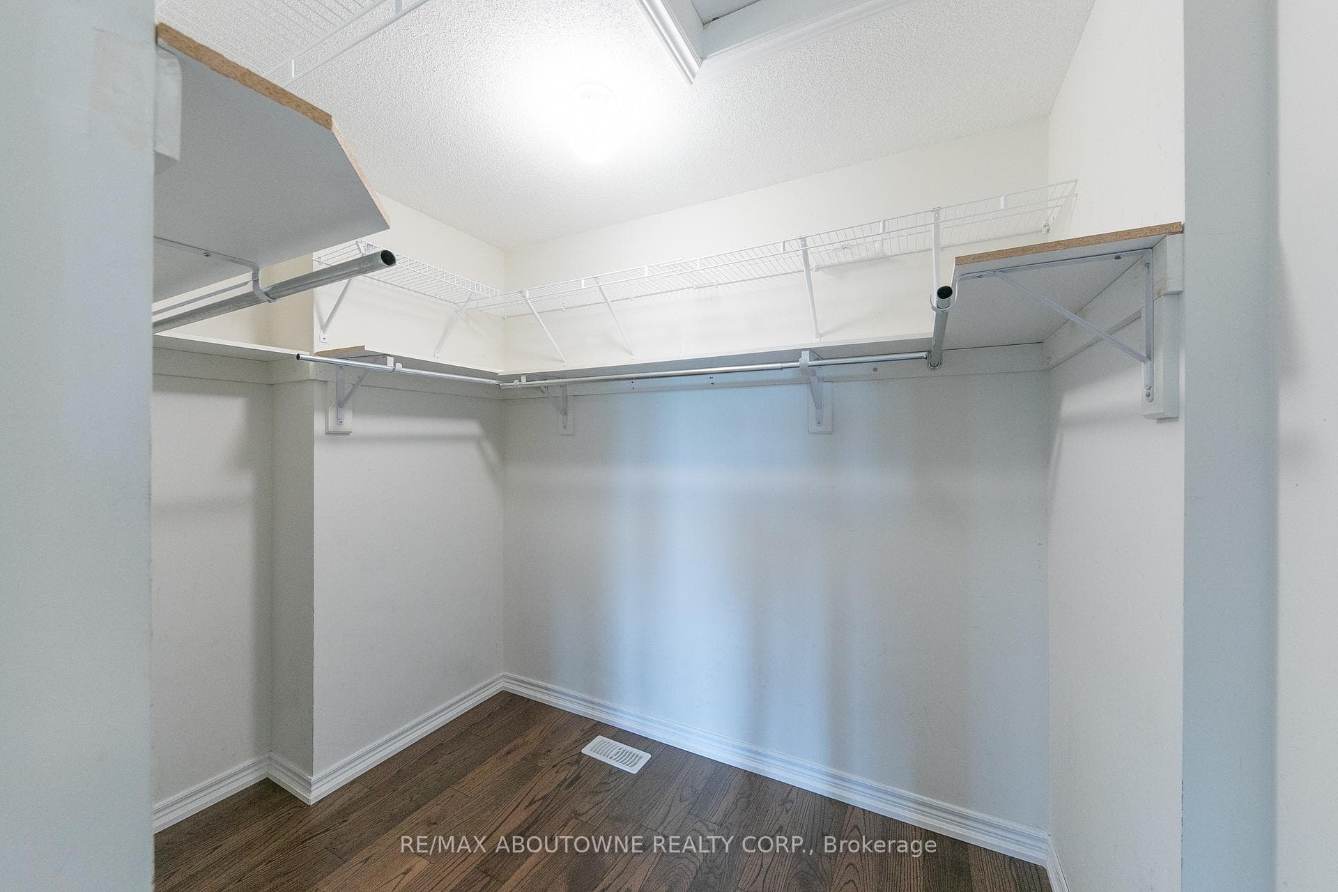 374 Spring Blossom Crescent photo 22