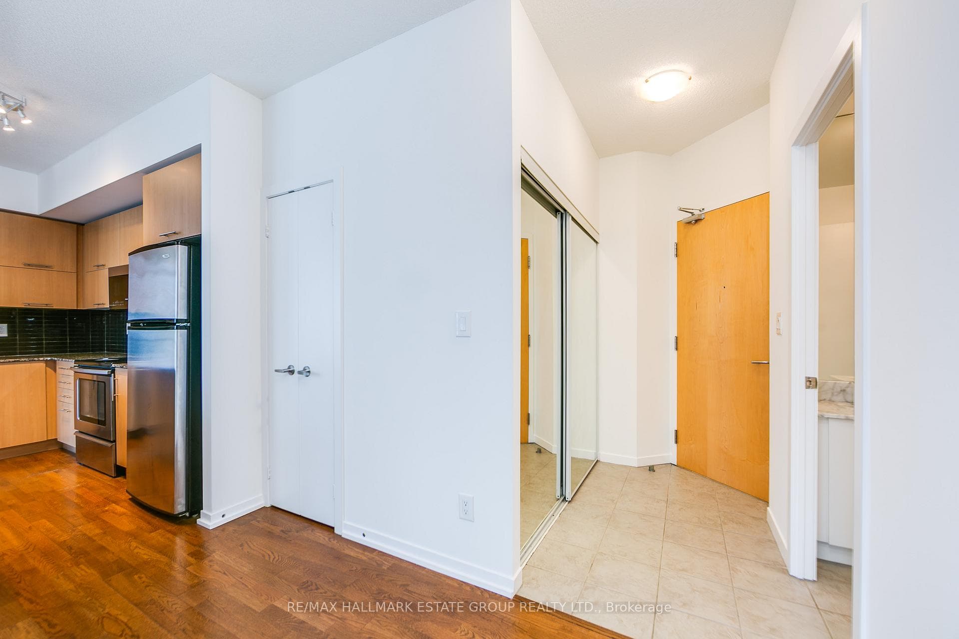 55 Bremner Boulevard Unit 1901 photo 4