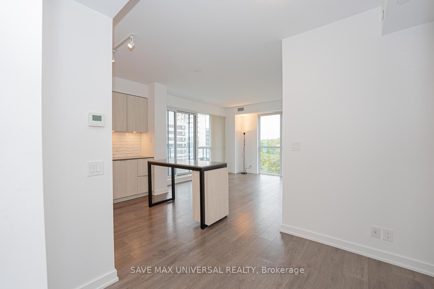 609 Avenue Road Unit 809 photo 11