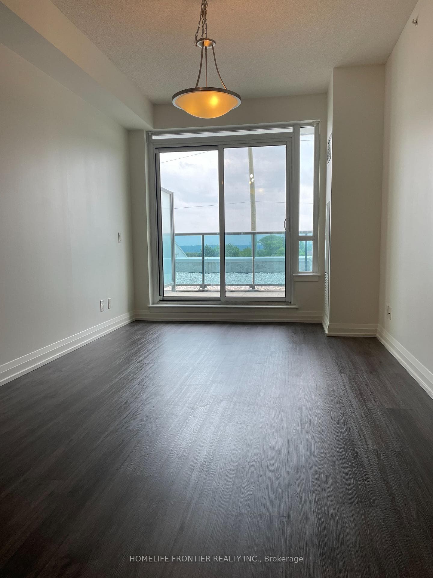 7167 Yonge Street Unit 202 photo 3