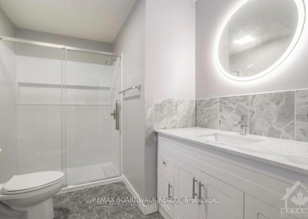 563 LATOUR Crescent photo 16