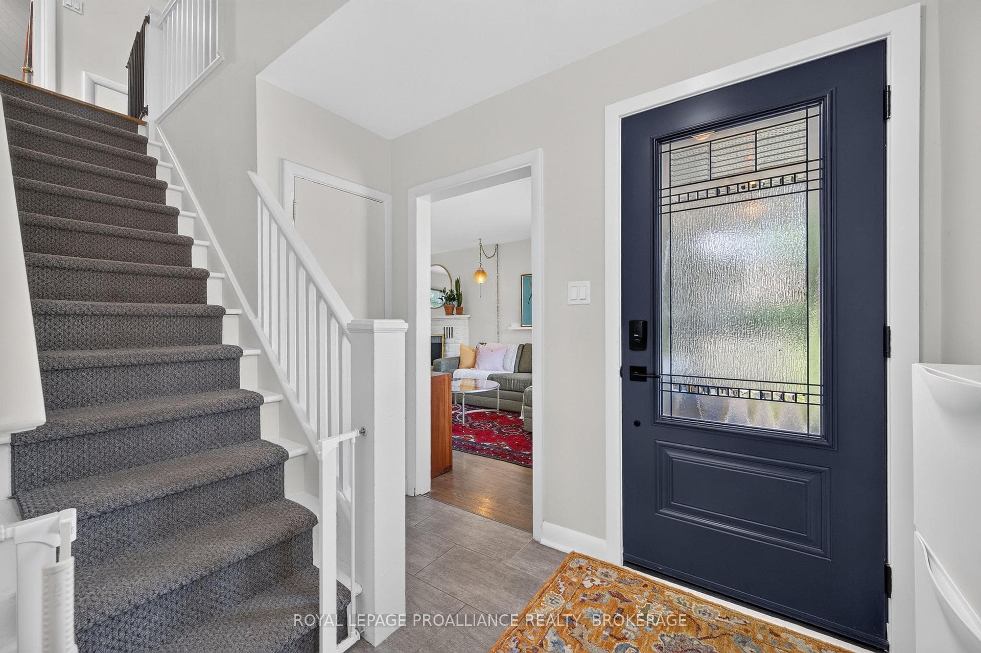 288 Yonge Street photo 3