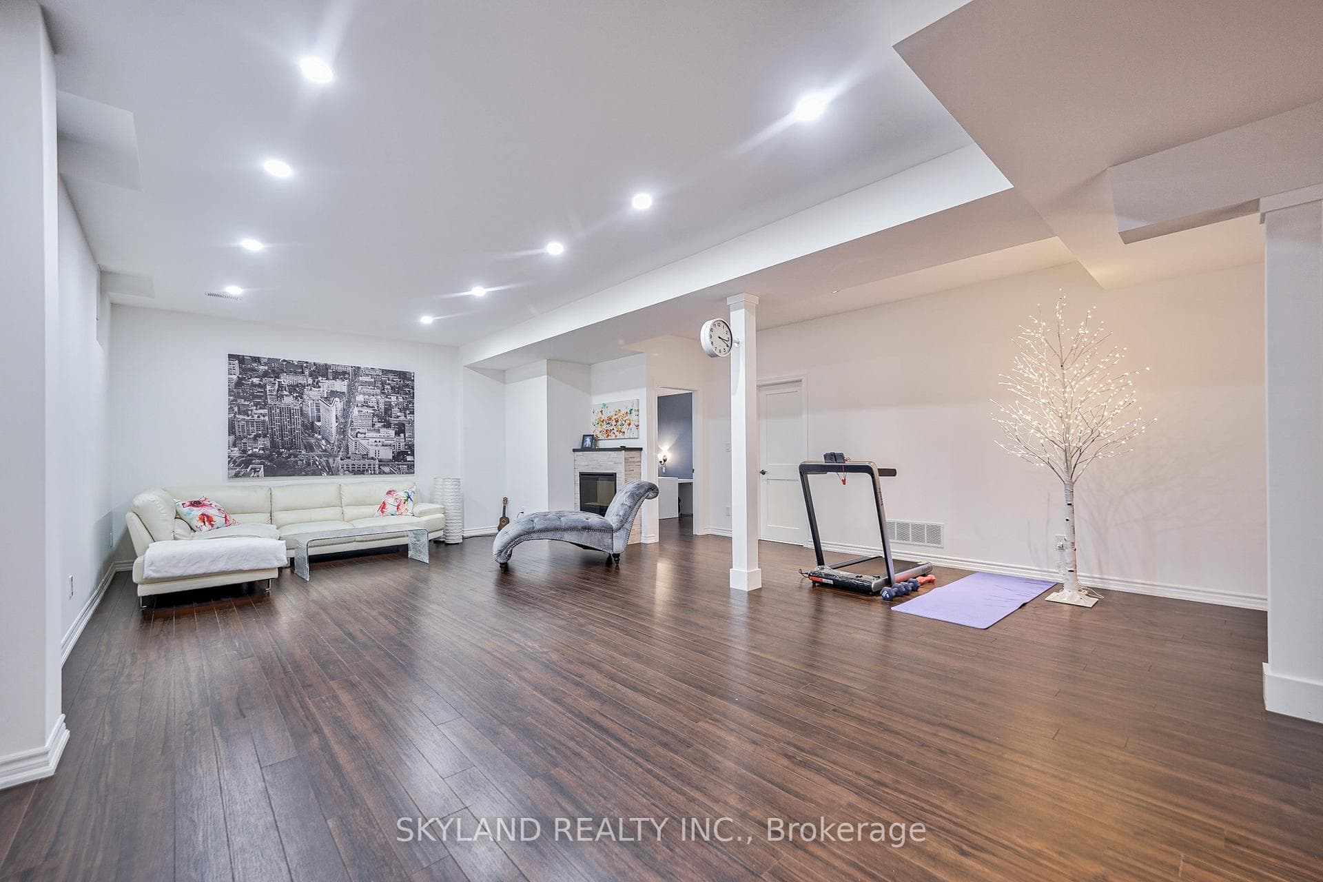 9 ft Basement with wetbar