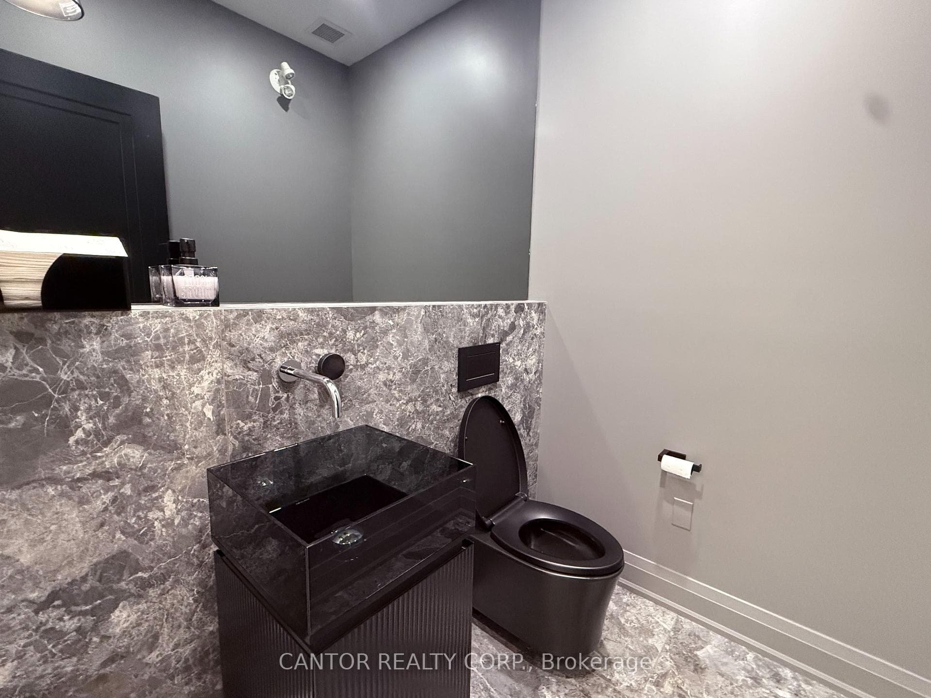 1818 Woodward Drive Unit A photo 10