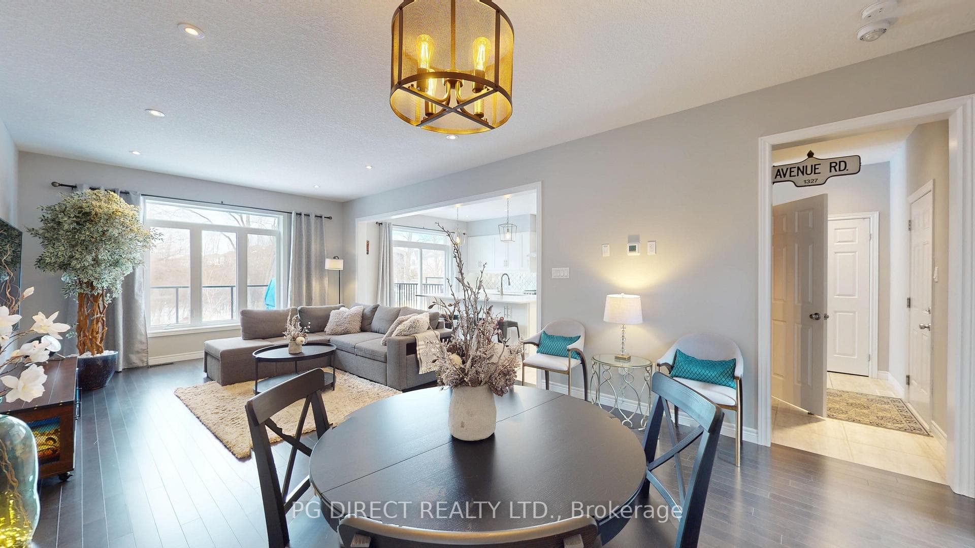 111 Ambrous Crescent photo 8