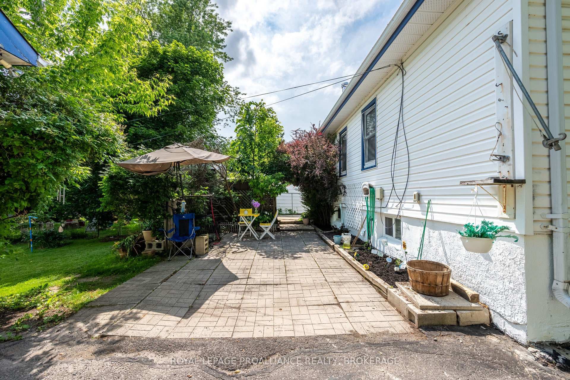 260 Elmwood Street photo 32