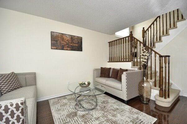 7 Mercer Avenue photo 5
