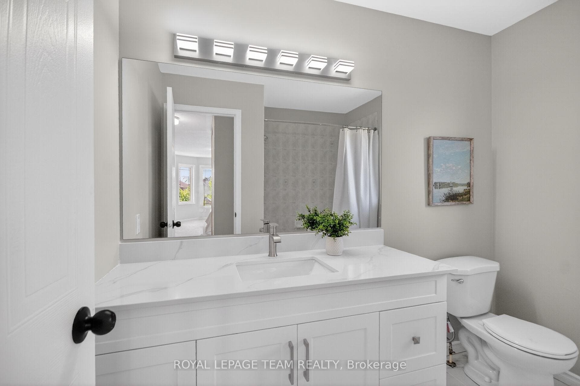 Second bedroom ensuite