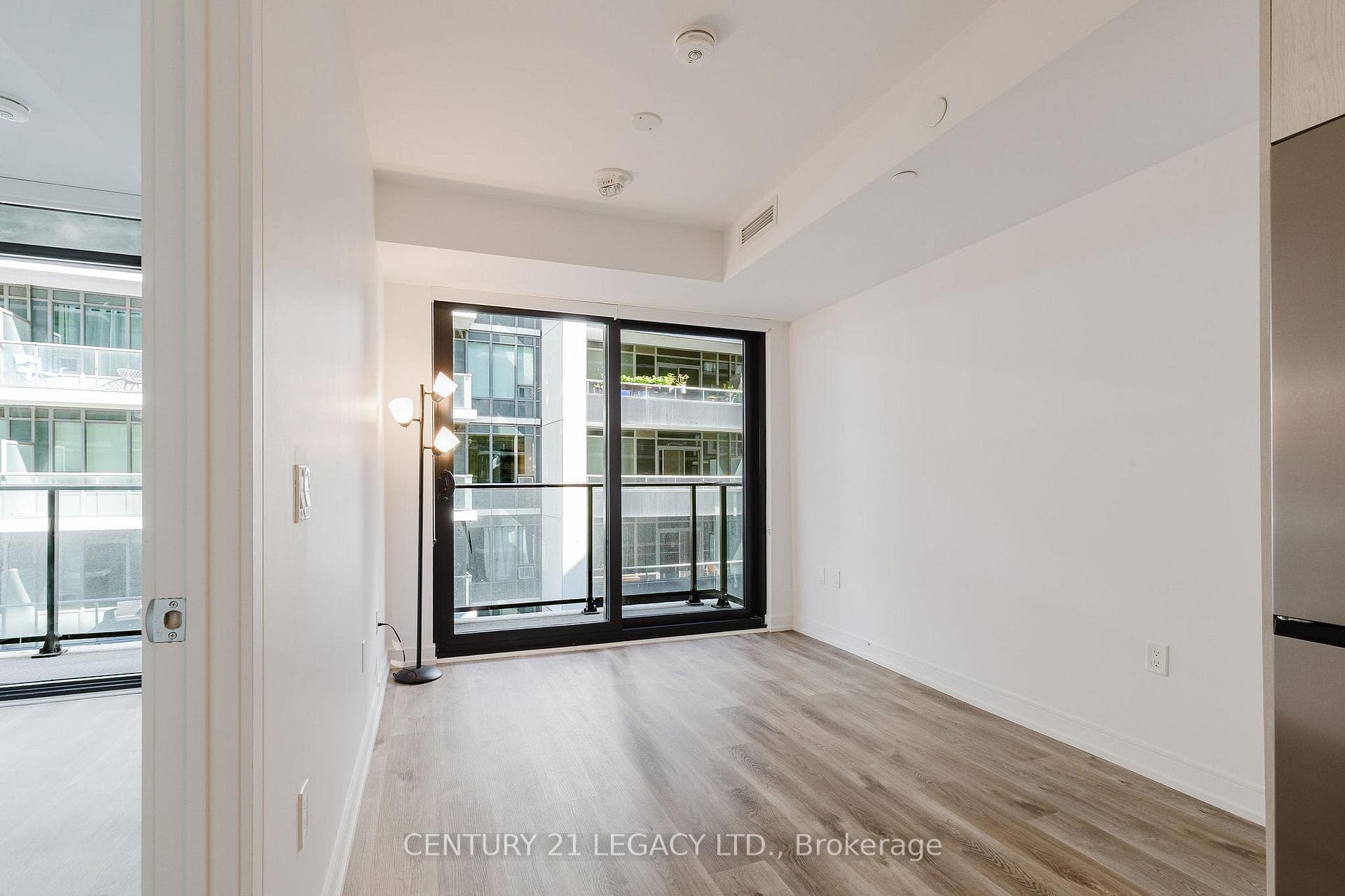 1 Jarvis Street Unit 1012 photo 5