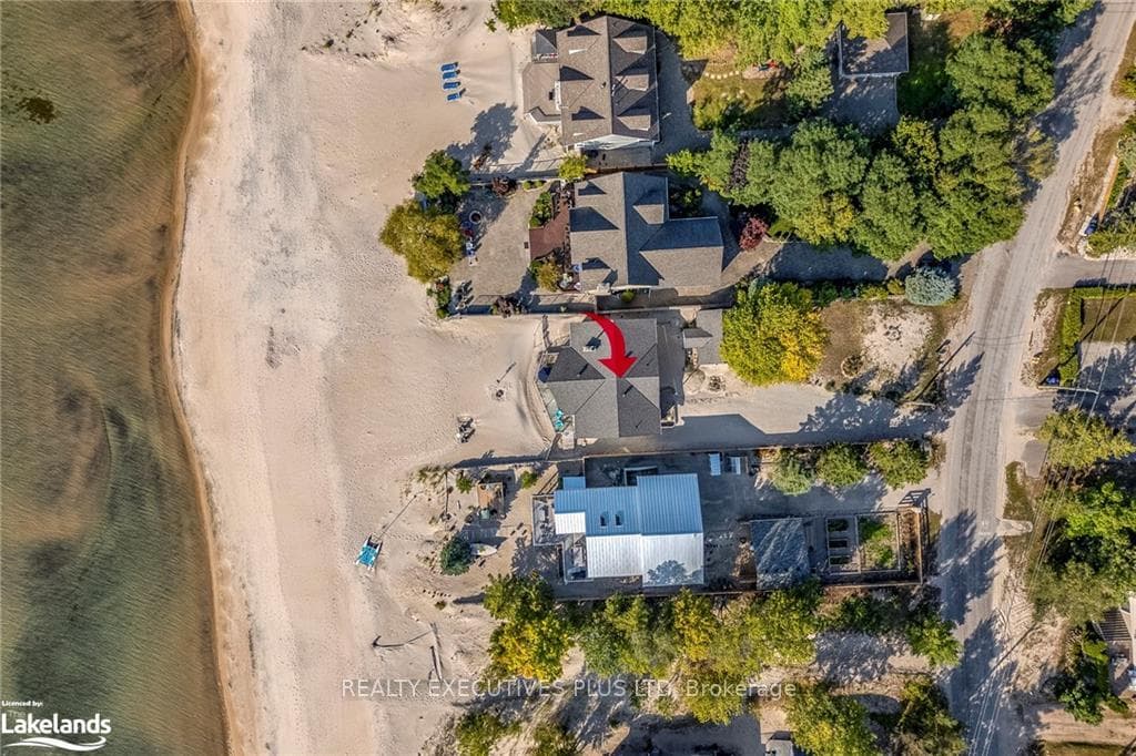 874 TINY BEACHES Road photo 2