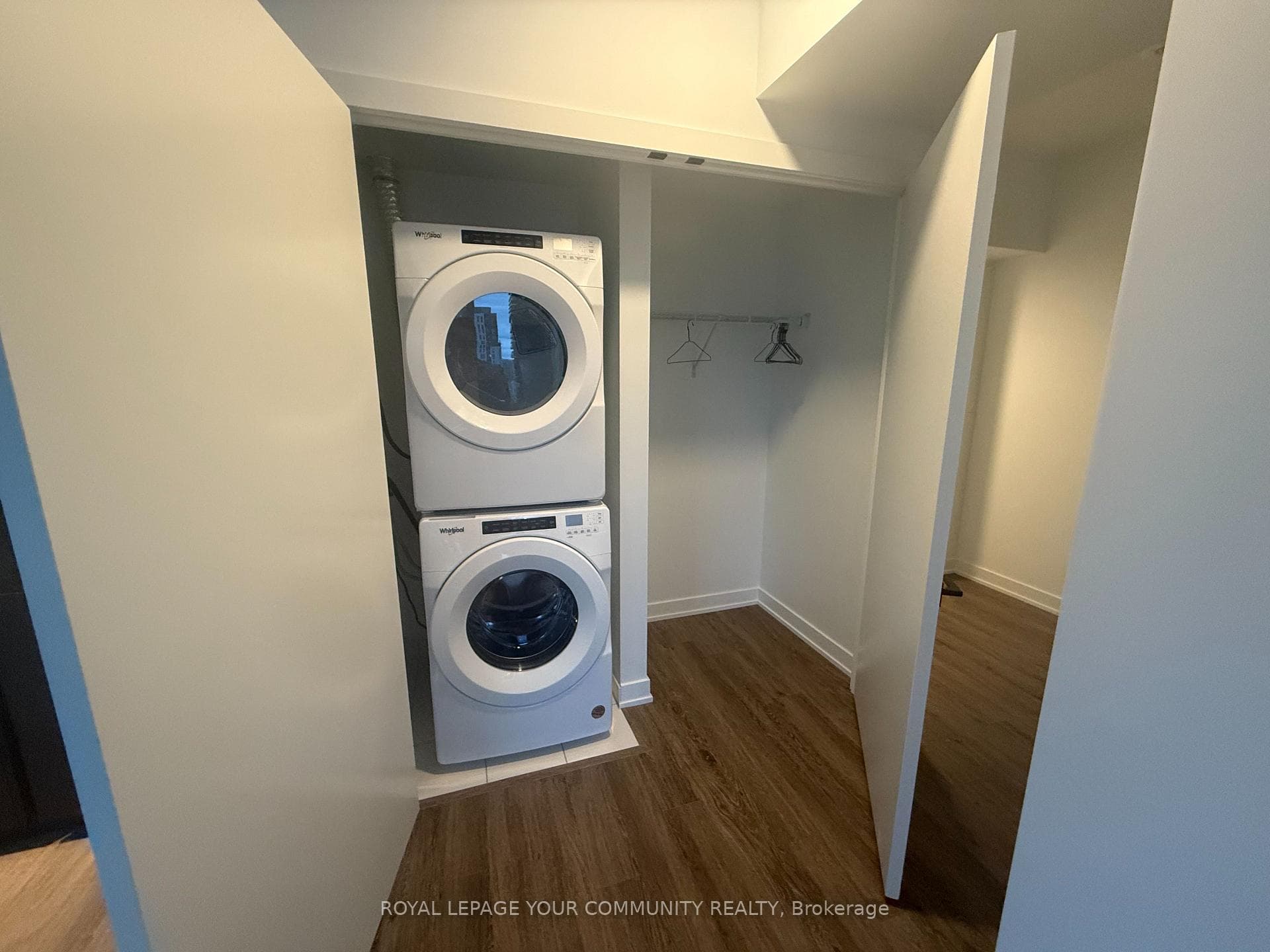 327 King Street Unit 3407 photo 4
