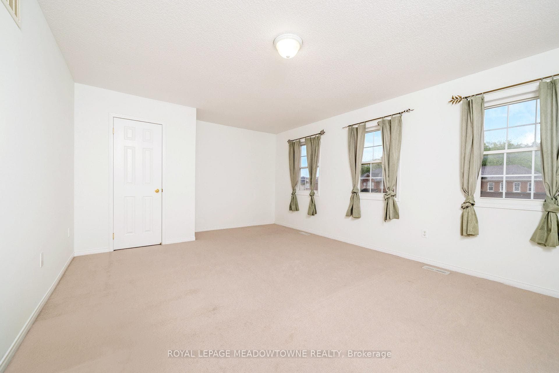 86 Hunter Way photo 13